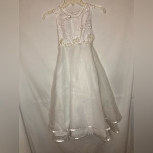 White girls size 7 First communion, Party, Easter or Wedding dress.